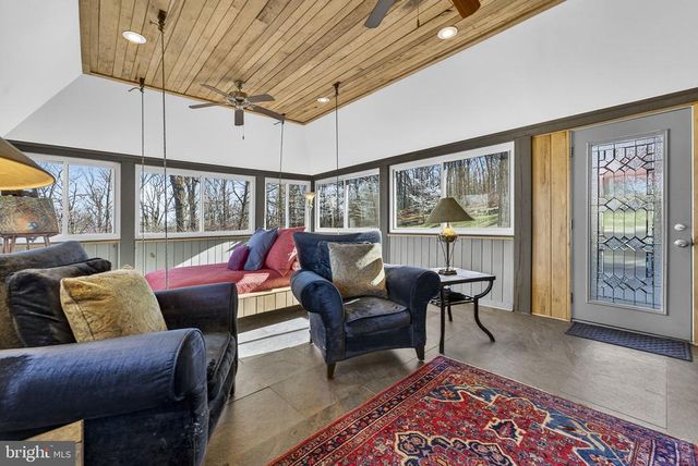 40 ANGEL KISS LN, Castleton, VA 22716