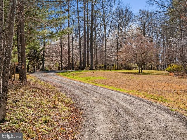 40 ANGEL KISS LN, Castleton, VA 22716