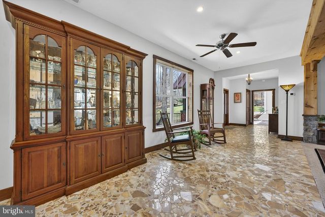 40 ANGEL KISS LN, Castleton, VA 22716