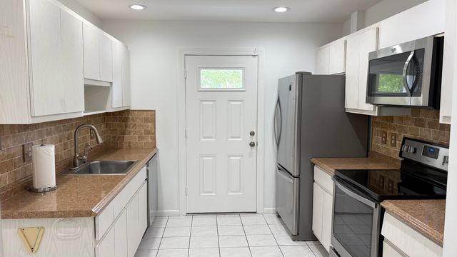 879 NE 195th Street Apt 227, Miami, FL 33179