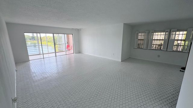 879 NE 195th Street Apt 227, Miami, FL 33179