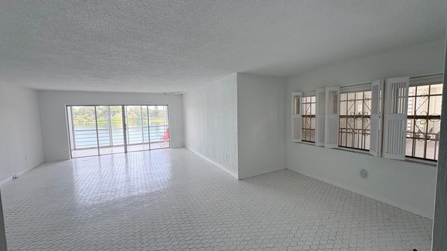 879 NE 195th Street Apt 227, Miami, FL 33179