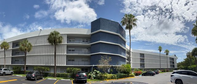 879 NE 195th Street Apt 227, Miami, FL 33179