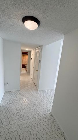 879 NE 195th Street Apt 227, Miami, FL 33179