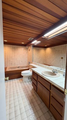 879 NE 195th Street Apt 227, Miami, FL 33179