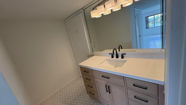 879 NE 195th Street Apt 227, Miami, FL 33179
