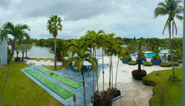 879 NE 195th Street Apt 227, Miami, FL 33179