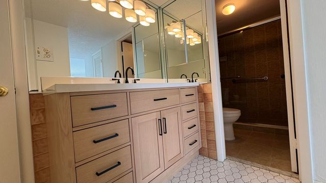 879 NE 195th Street Apt 227, Miami, FL 33179