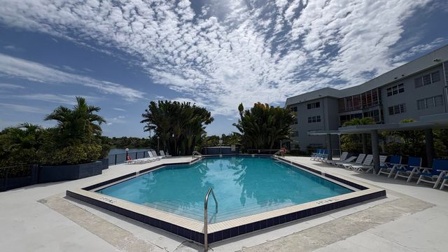 879 NE 195th Street Apt 227, Miami, FL 33179