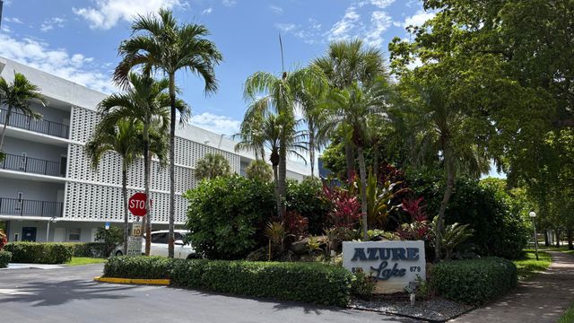 879 NE 195th Street Apt 227, Miami, FL 33179