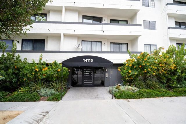 14115 Moorpark, Sherman Oaks, CA 91423