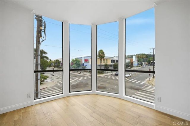 14115 Moorpark, Sherman Oaks, CA 91423