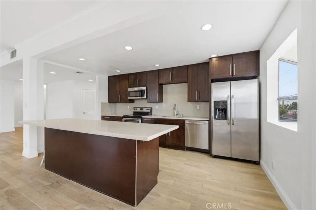 14115 Moorpark, Sherman Oaks, CA 91423