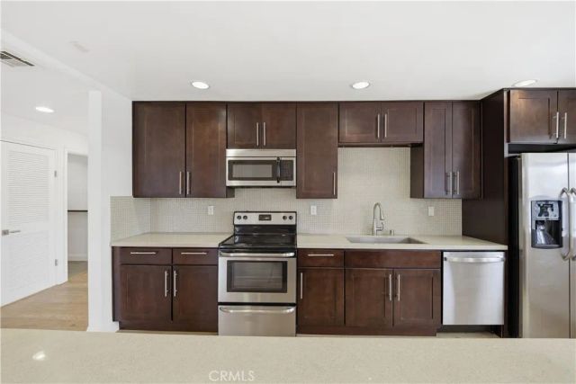 14115 Moorpark, Sherman Oaks, CA 91423