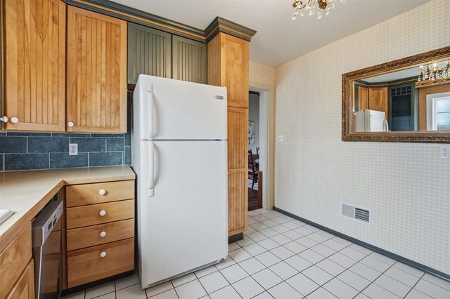 1710 LAKESHORE DRIVE, Menasha, WI 54952