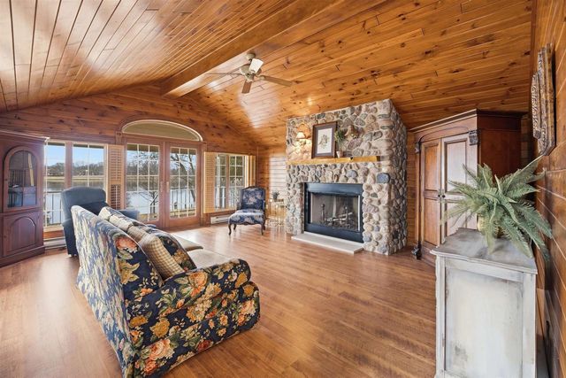 1710 LAKESHORE DRIVE, Menasha, WI 54952