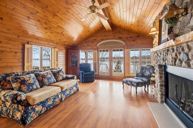 1710 LAKESHORE DRIVE, Menasha, WI 54952