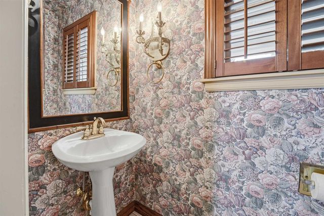 1710 LAKESHORE DRIVE, Menasha, WI 54952