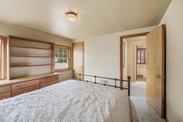 1710 LAKESHORE DRIVE, Menasha, WI 54952