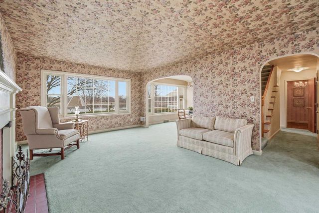 1710 LAKESHORE DRIVE, Menasha, WI 54952