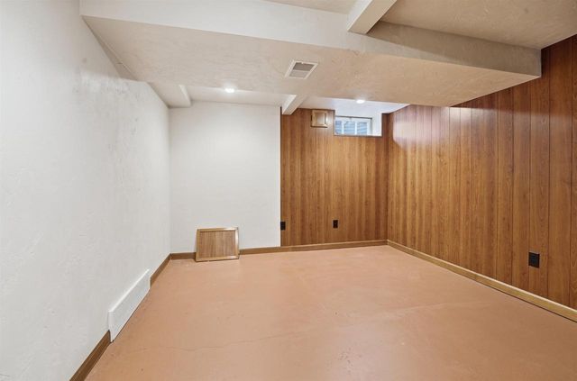 1710 LAKESHORE DRIVE, Menasha, WI 54952