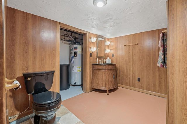 1710 LAKESHORE DRIVE, Menasha, WI 54952