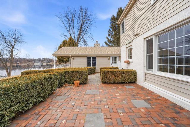 1710 LAKESHORE DRIVE, Menasha, WI 54952