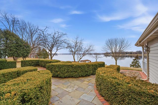 1710 LAKESHORE DRIVE, Menasha, WI 54952