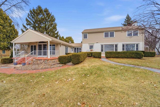 1710 LAKESHORE DRIVE, Menasha, WI 54952