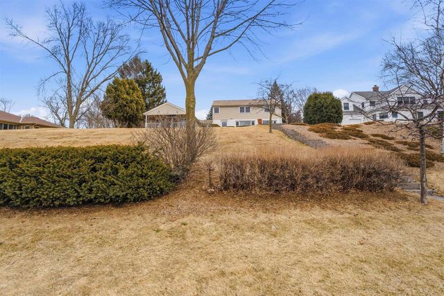 1710 LAKESHORE DRIVE, Menasha, WI 54952