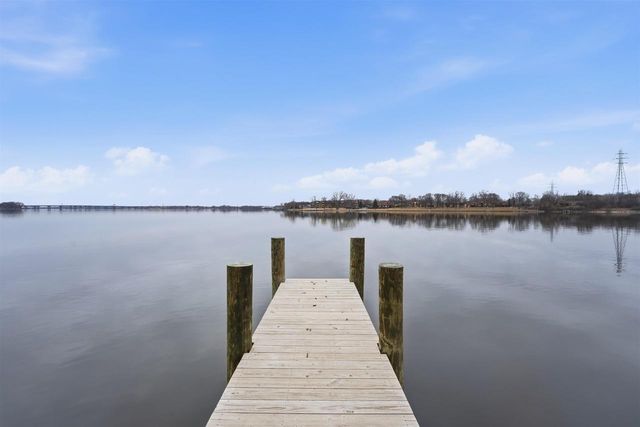 1710 LAKESHORE DRIVE, Menasha, WI 54952