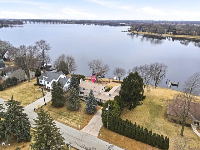 1710 LAKESHORE DRIVE, Menasha, WI 54952