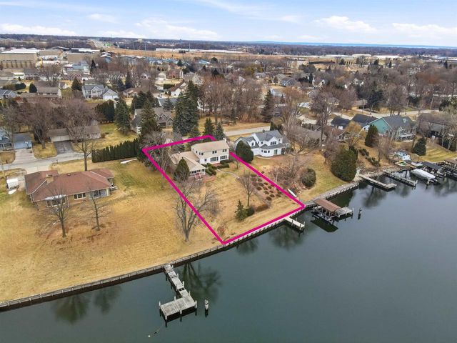 1710 LAKESHORE DRIVE, Menasha, WI 54952