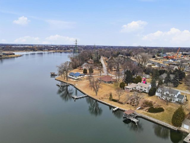 1710 LAKESHORE DRIVE, Menasha, WI 54952
