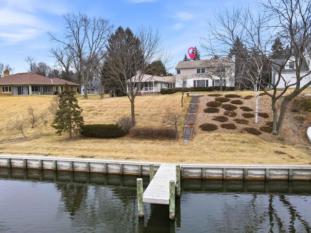 1710 LAKESHORE DRIVE, Menasha, WI 54952