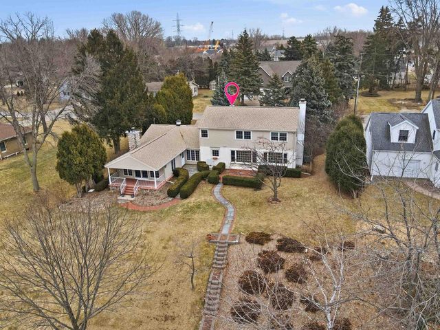 1710 LAKESHORE DRIVE, Menasha, WI 54952