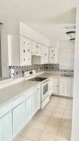 2743 Flintrock Circle, Houston, TX 77067