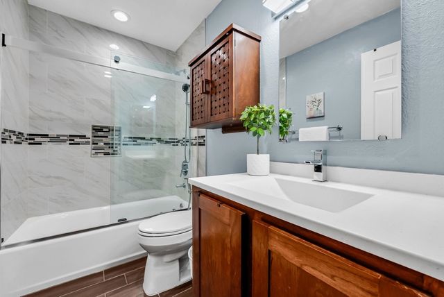 2020 Canyon Lakes Dr, San Ramon, CA 94582