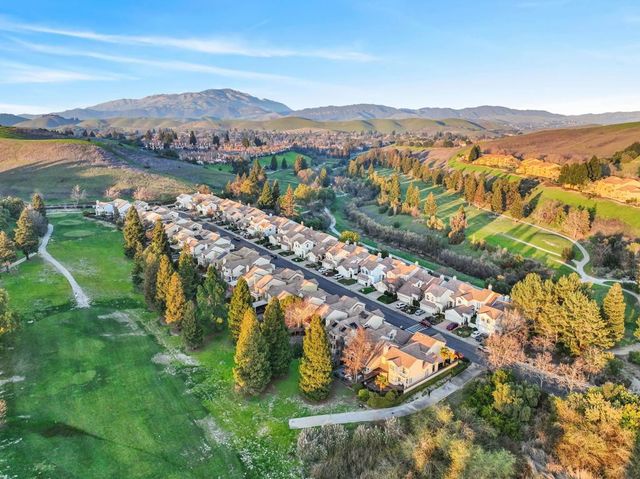 2020 Canyon Lakes Dr, San Ramon, CA 94582
