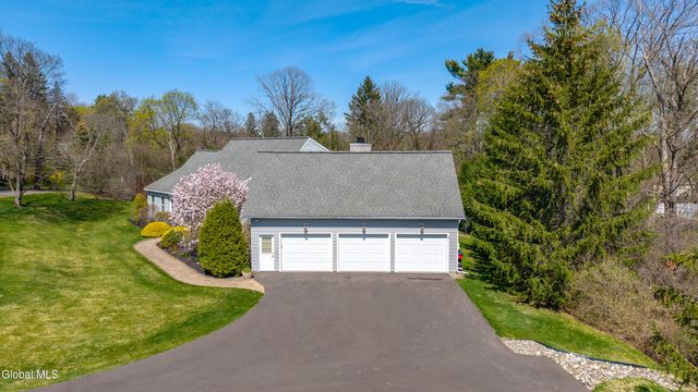 102 Woods Lane, Colonie, NY 12204