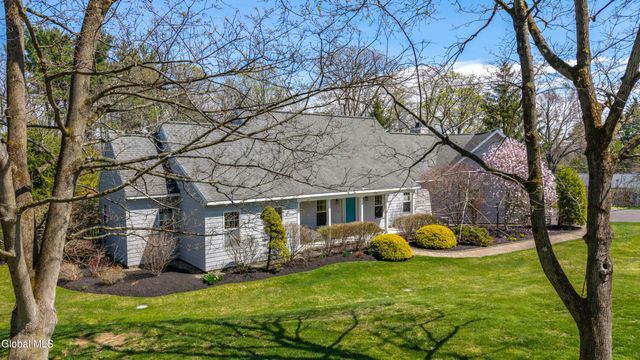 102 Woods Lane, Colonie, NY 12204