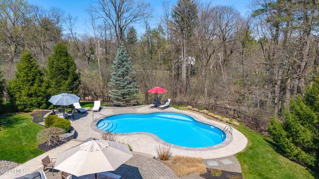 102 Woods Lane, Colonie, NY 12204