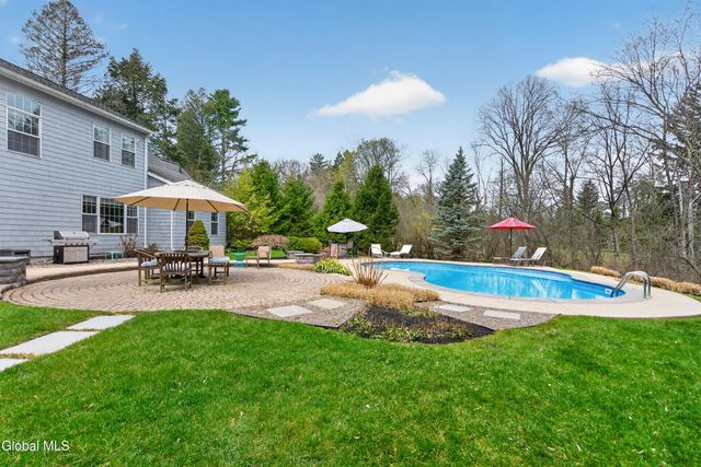 102 Woods Lane, Colonie, NY 12204