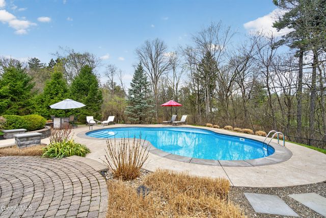 102 Woods Lane, Colonie, NY 12204