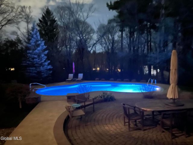 102 Woods Lane, Colonie, NY 12204