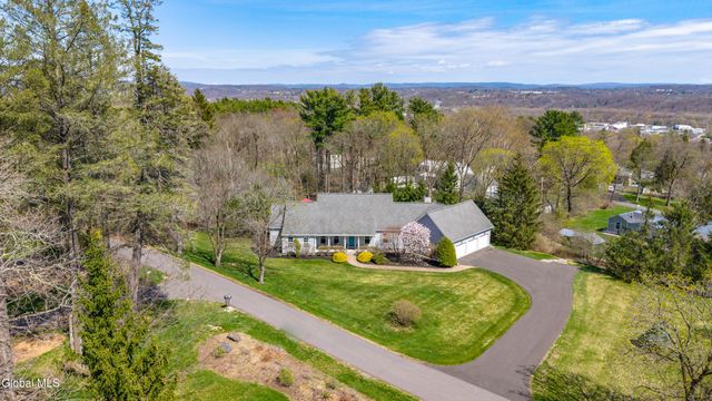 102 Woods Lane, Colonie, NY 12204