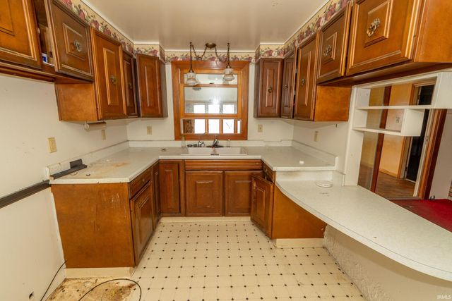 1662 Greenwood Drive, South Bend, IN 46614