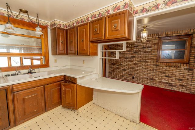 1662 Greenwood Drive, South Bend, IN 46614