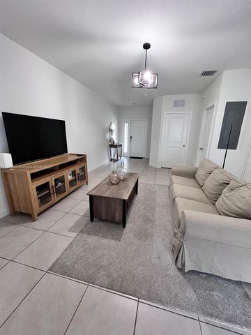 245 NE 3rd Ct, Florida City, FL 33034