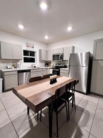 245 NE 3rd Ct, Florida City, FL 33034